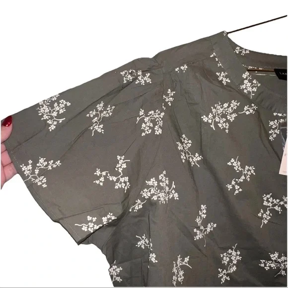 Lane Bryant Size 18 NWT Olive Green Floral Button Front Blouse - Picture 4 of 9